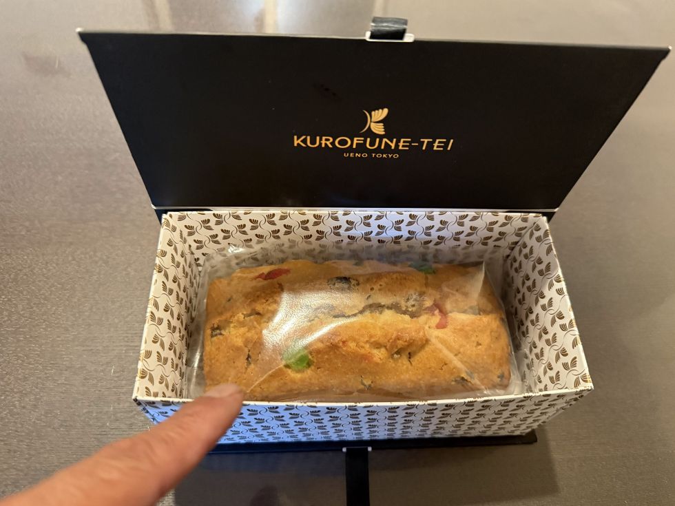 東照宮様より券売機設置のお礼でいただいた黒船のケーキ