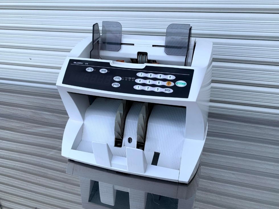 GLORY 紙幣計数機GFB-80の側面