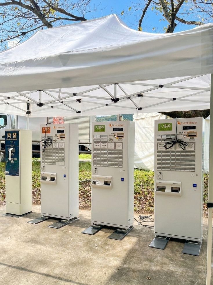 3台並べたグローリーのVT-B20券売機