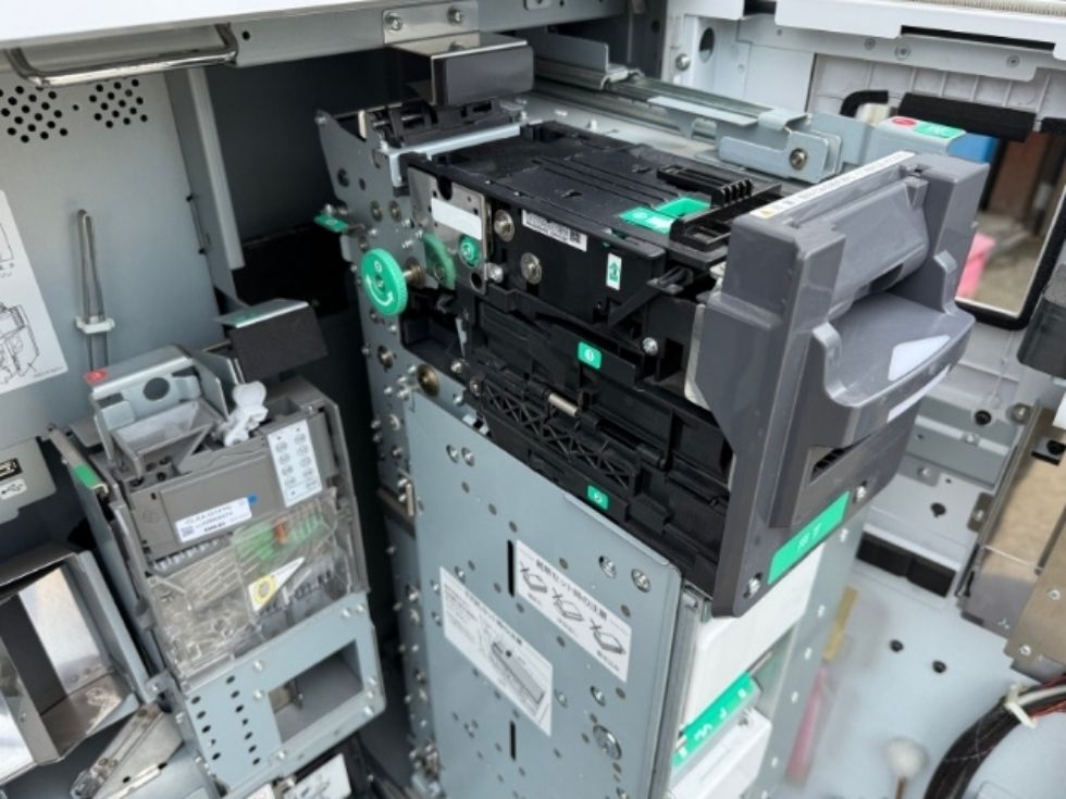 GLORY券売機 高額紙幣・新硬貨対応 VT-T21Mの内部画像
