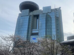 東京都港区六本木にあるTBS局 番組名「いくらかわかる金？」様よりご依頼のレンタル両替機ER-80を即日納品