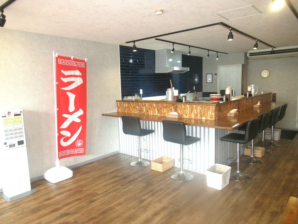 大分県佐伯市にある「佐伯ラーメン鶴亀」様の店内