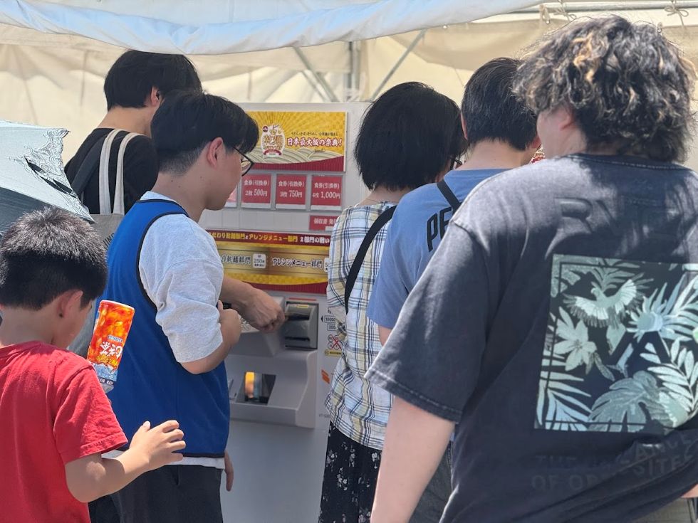 駒沢公園でのイベント「乾麺グランプリ」様へレンタル券売機VT-G20Mを2台設置搬入