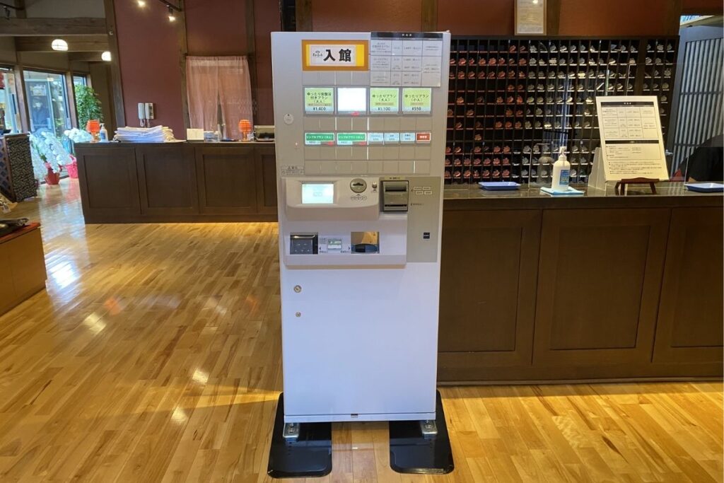 埼玉県小川町の花和楽の湯でVT-G10券売機を受付フロントに設置した様子