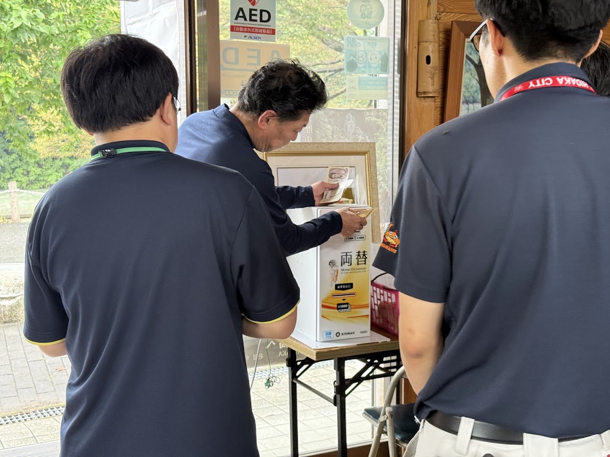 巾着田曼珠沙華まつりで使用する券売機と両替機の事前講習
